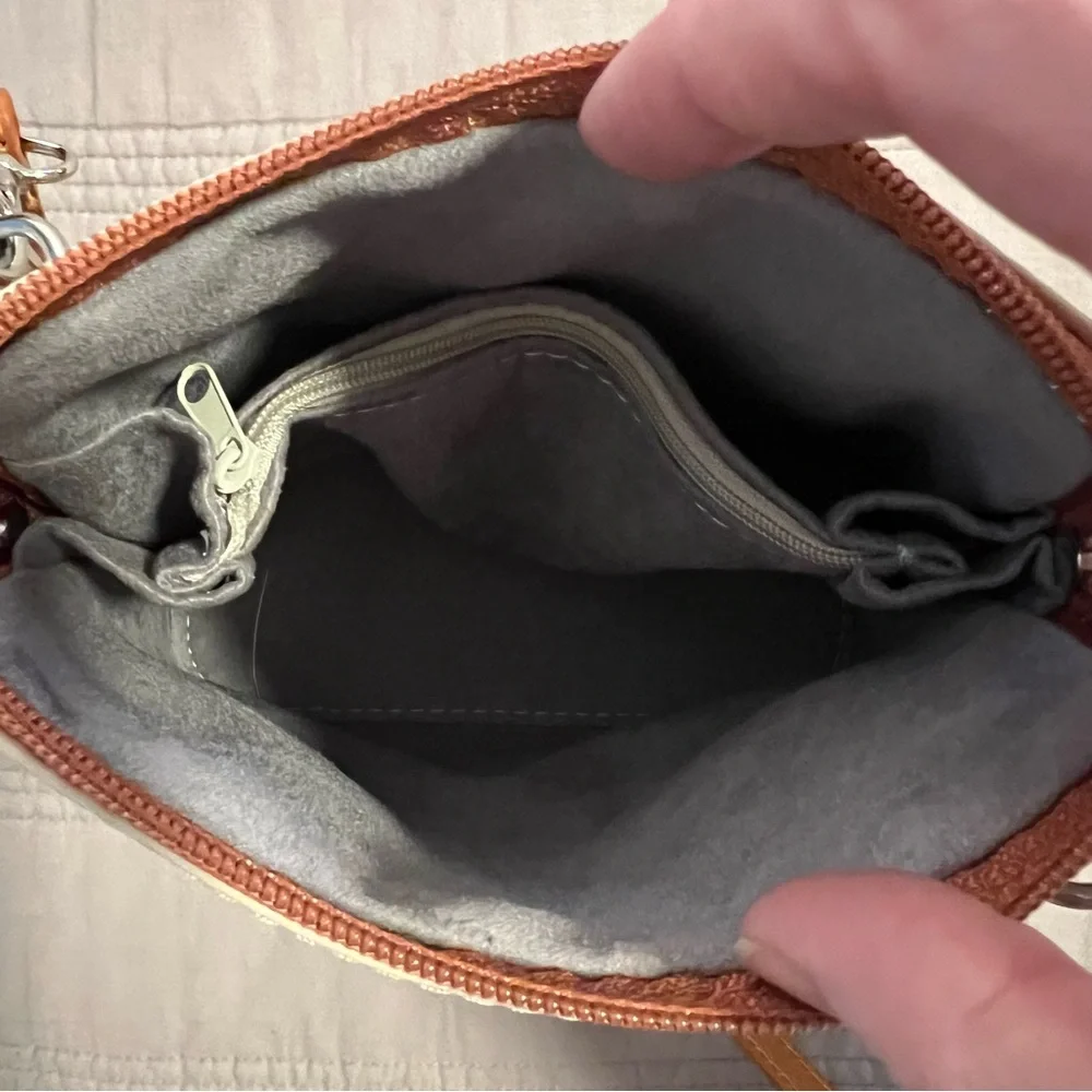 Vera Pelle Cream and Tan Brown Crossbody Bag - Picture 5 of 8